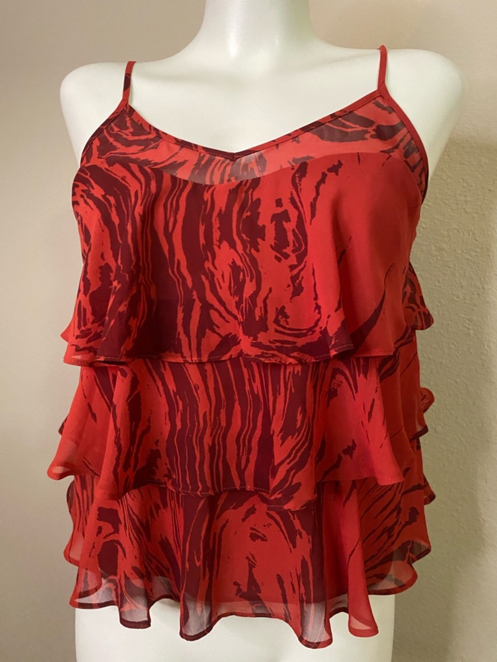 LC Lauren Conrad Red chiffon like Tiered Ruffle Printed Cami S ❤️❤️